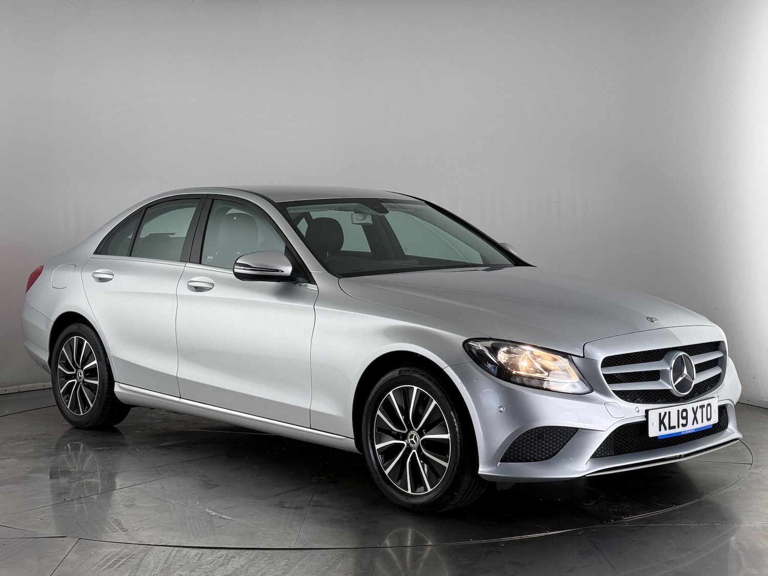 Used Mercedes-Benz C Class 2019 for sale - 76468120: Photo 1