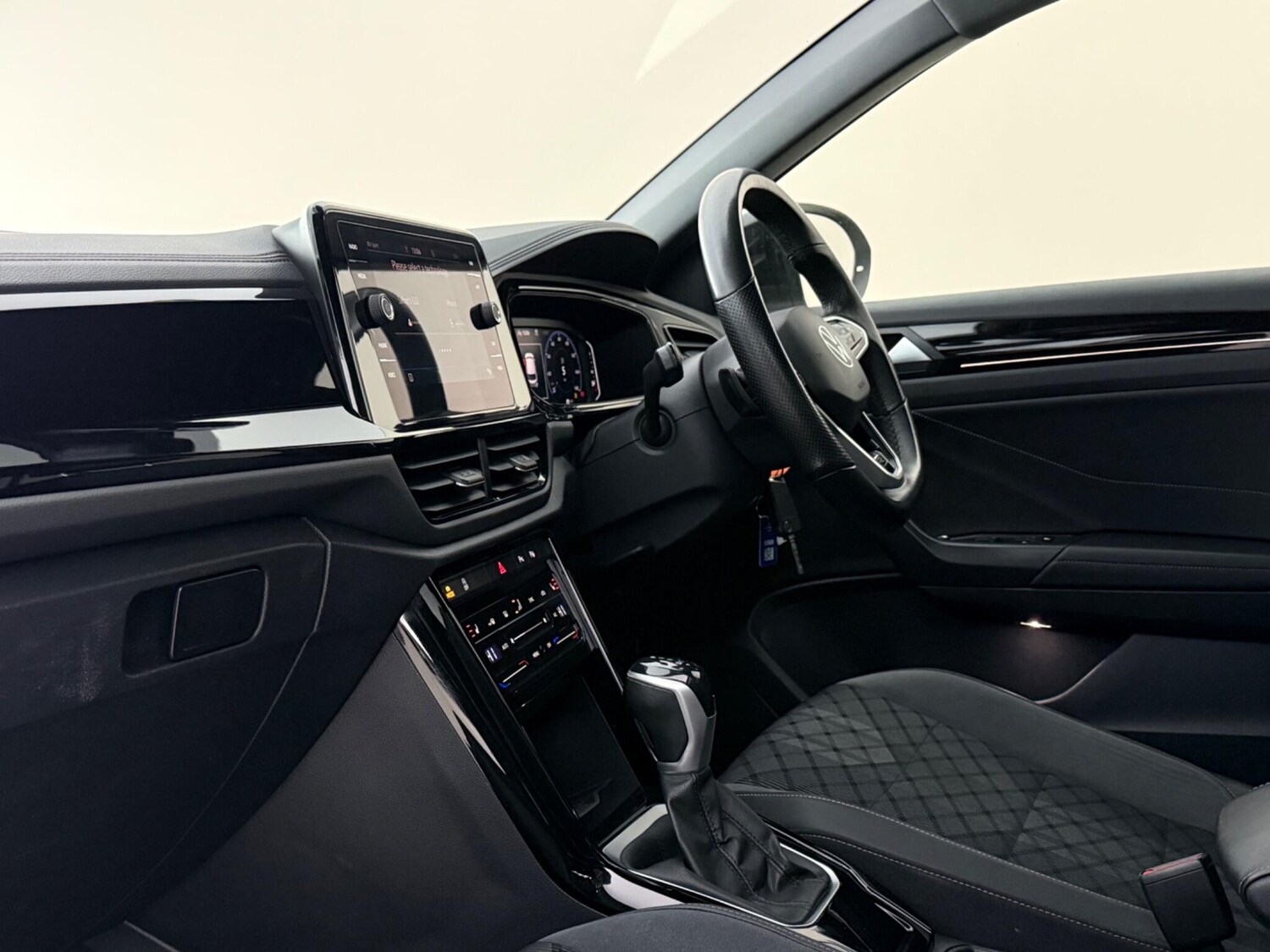 Used Volkswagen T-Roc 2023 for sale - 78063148: Photo 11