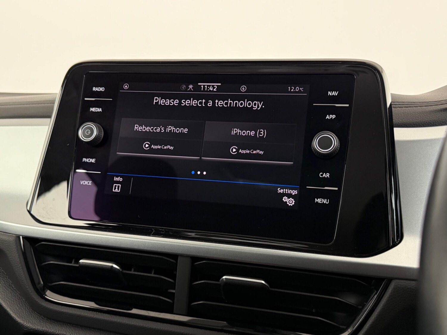 Used Volkswagen T-Roc 2023 for sale - 77441531: Photo 23