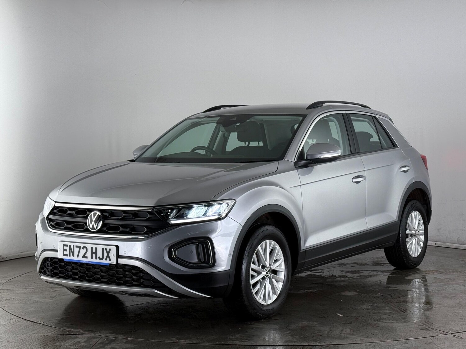 Used Volkswagen T-Roc 2023 for sale - 77441531: Photo 3