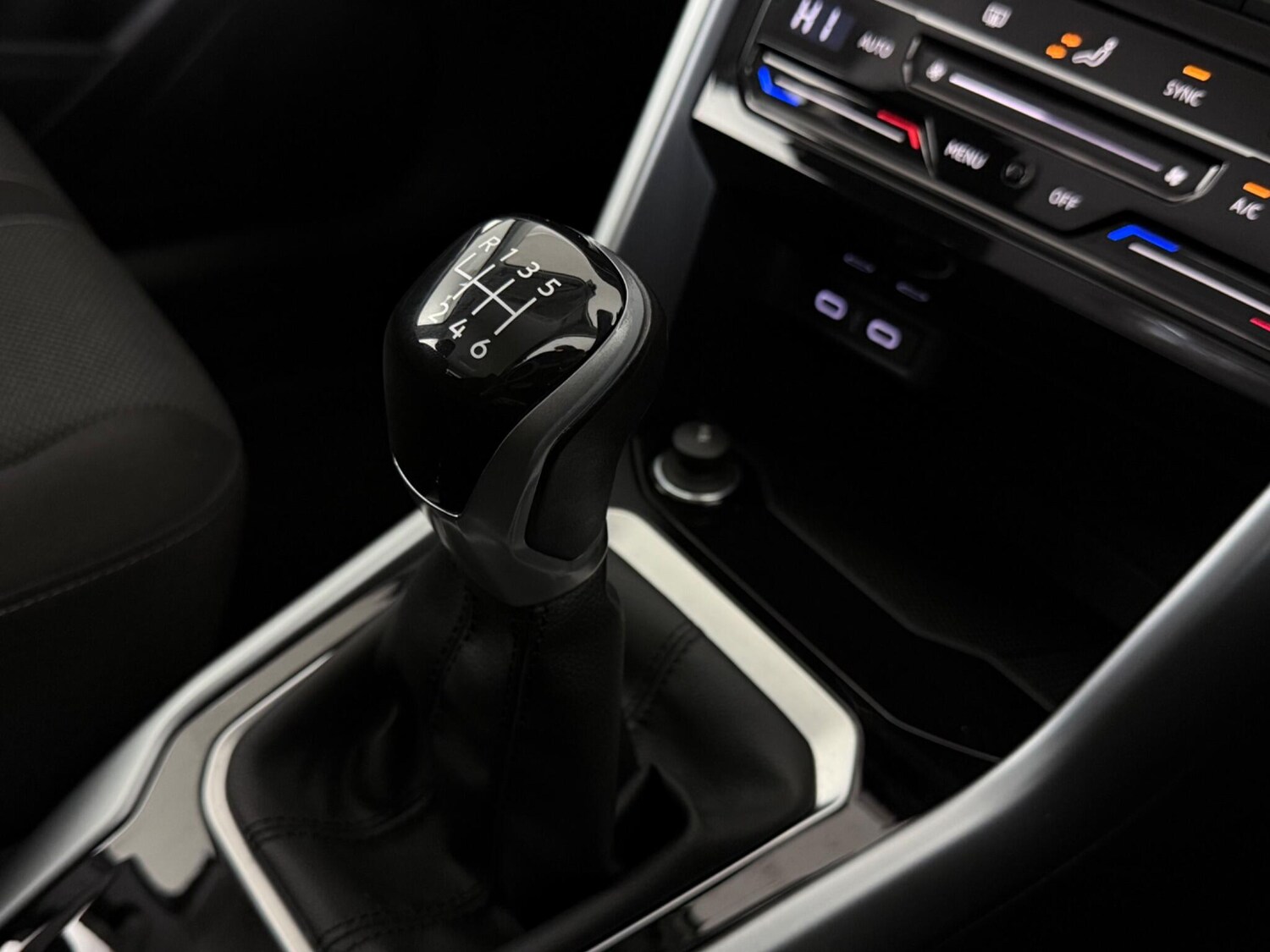 Used Volkswagen T-Roc 2023 for sale - 77441531: Photo 32