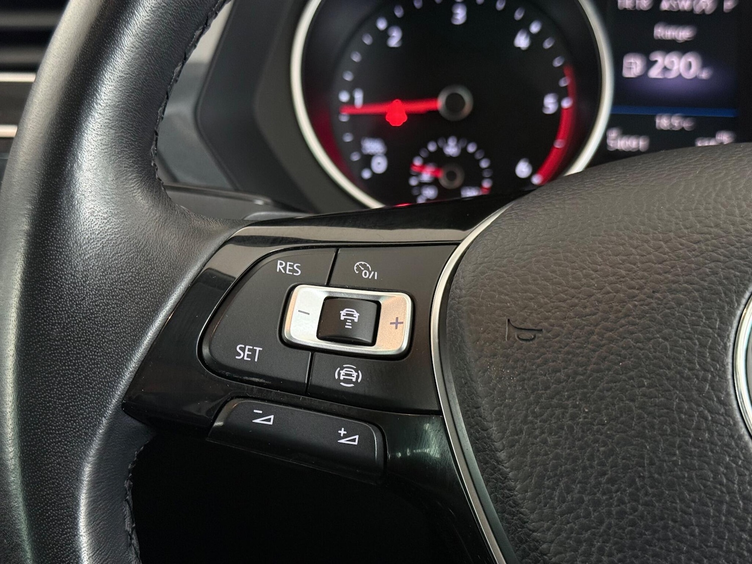 Used Volkswagen Tiguan 2018 for sale - 76992537: Photo 24