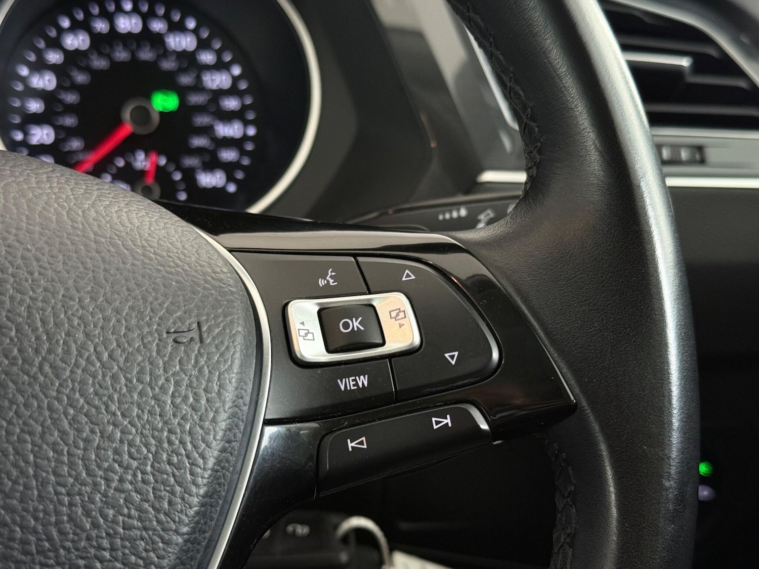 Used Volkswagen Tiguan 2018 for sale - 76992537: Photo 25