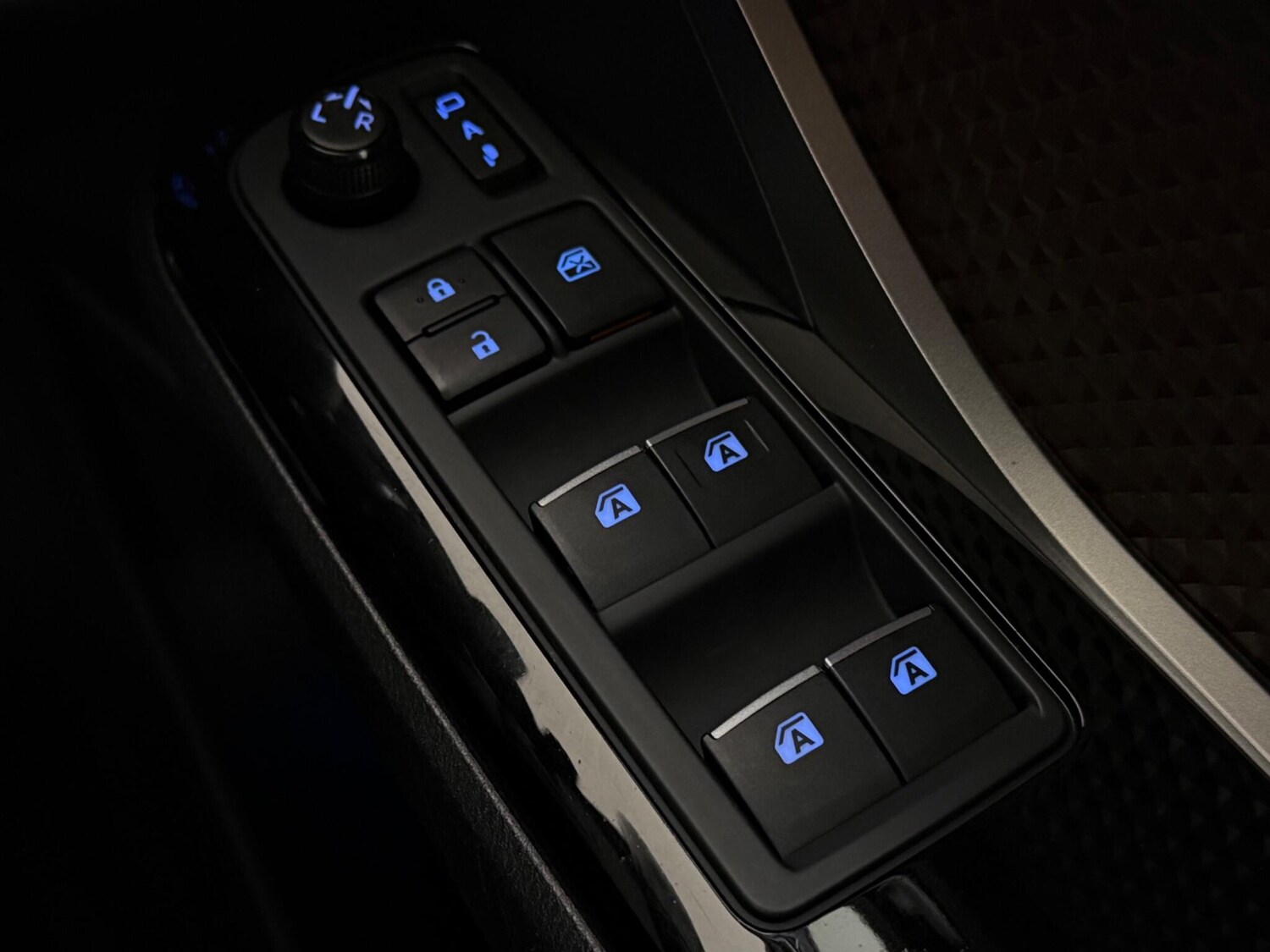 Used Toyota C-HR 2018 for sale - 77958687: Photo 27