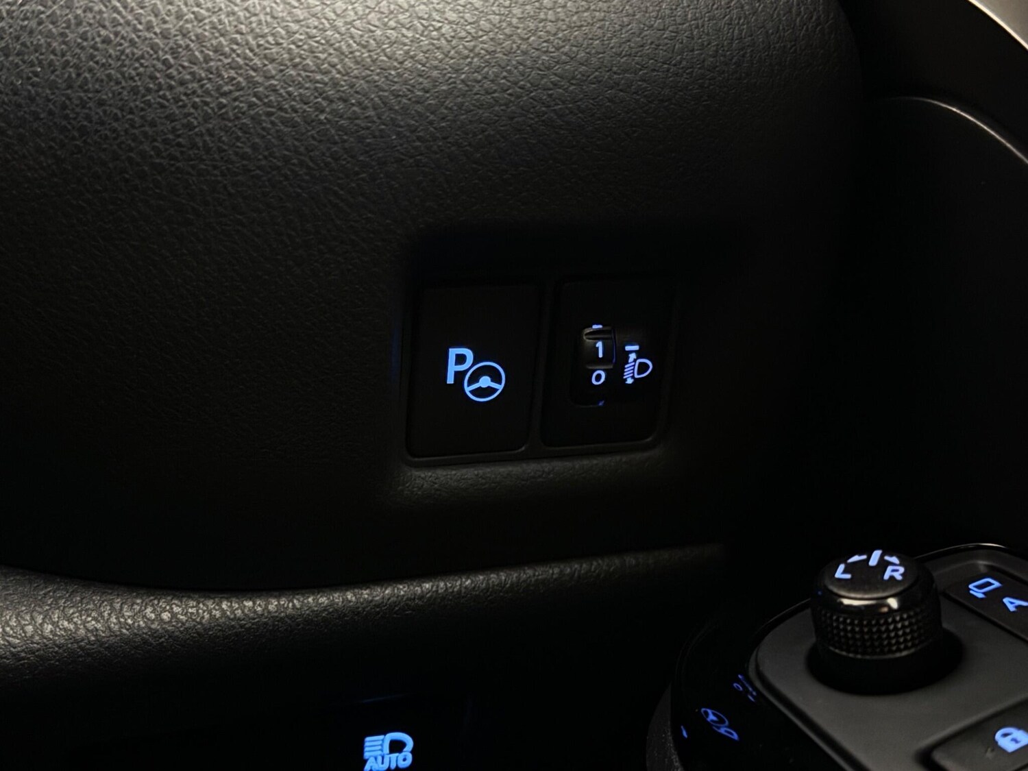 Used Toyota C-HR 2018 for sale - 77958687: Photo 28