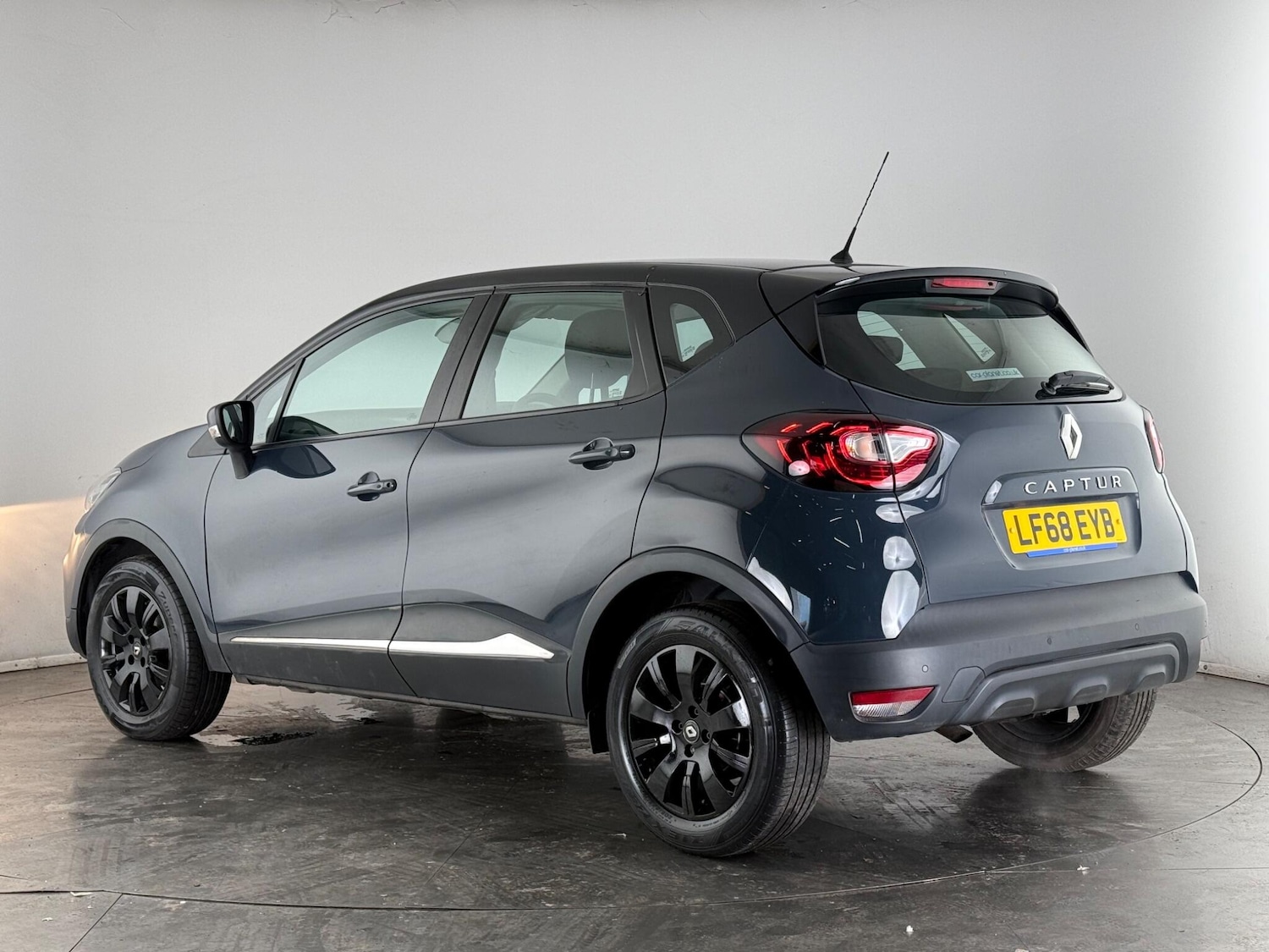 Used Renault Captur 2018 for sale - 77617559: Photo 3