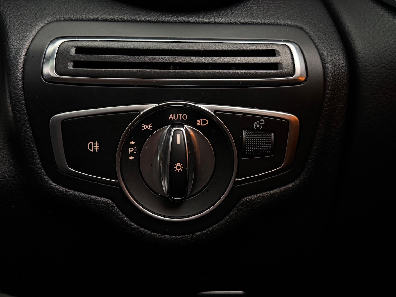 Used Mercedes-Benz GLC 2018 for sale - 76801529: Photo 24