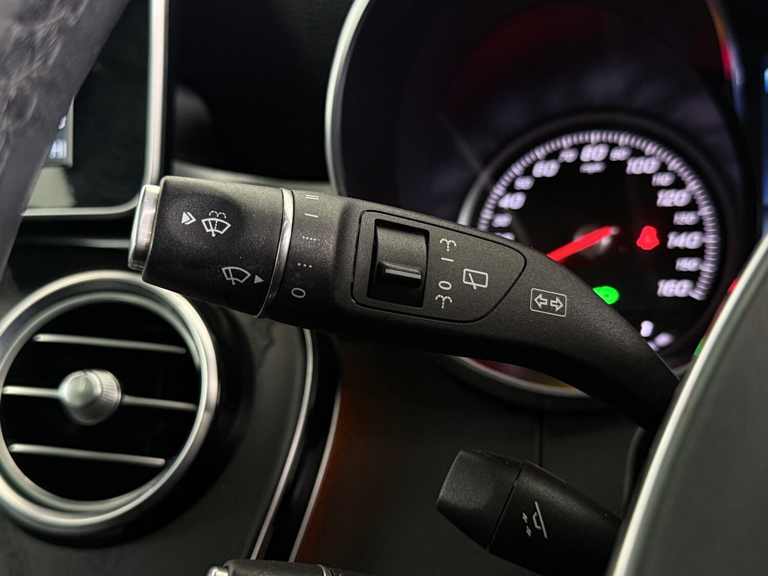 Used Mercedes-Benz GLC 2018 for sale - 76801529: Photo 31