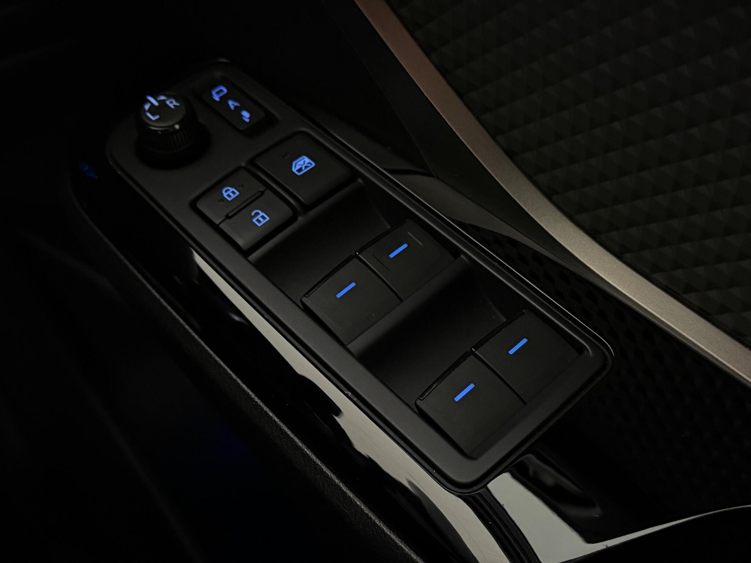 Used Toyota C-HR 2023 for sale - 77247096: Photo 29