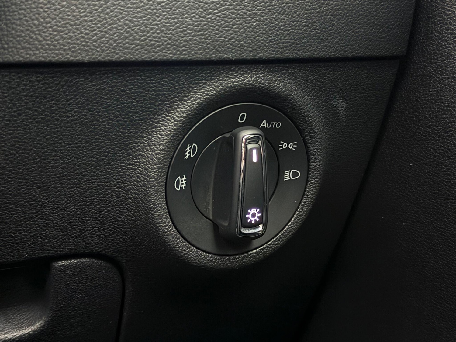 Used Skoda Karoq 2018 for sale - 77180872: Photo 34