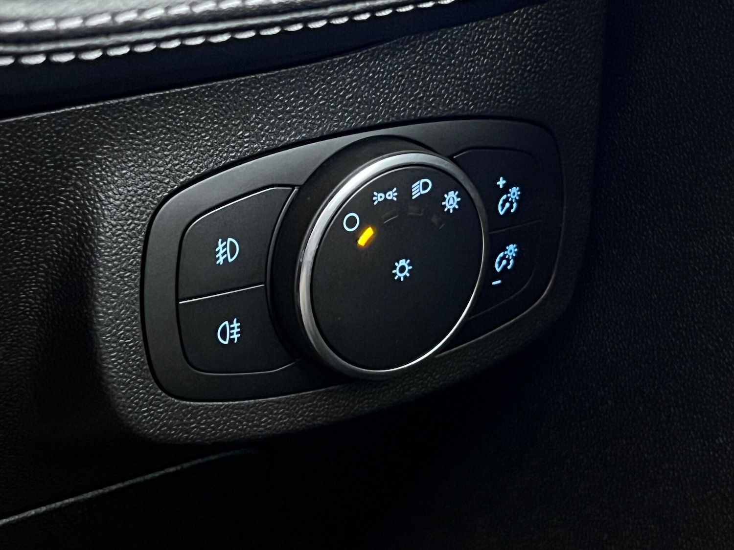 Used Ford Fiesta 2018 for sale - 76539102: Photo 40