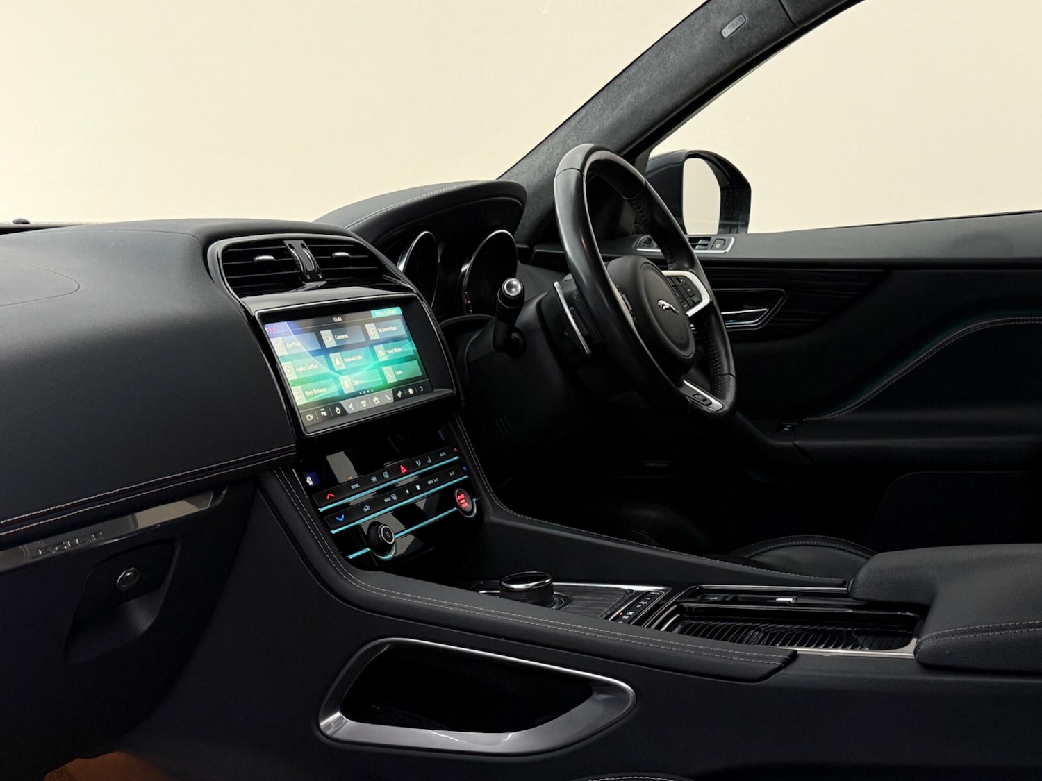 Used Jaguar F-Pace 2019 for sale - 78063165: Photo 18