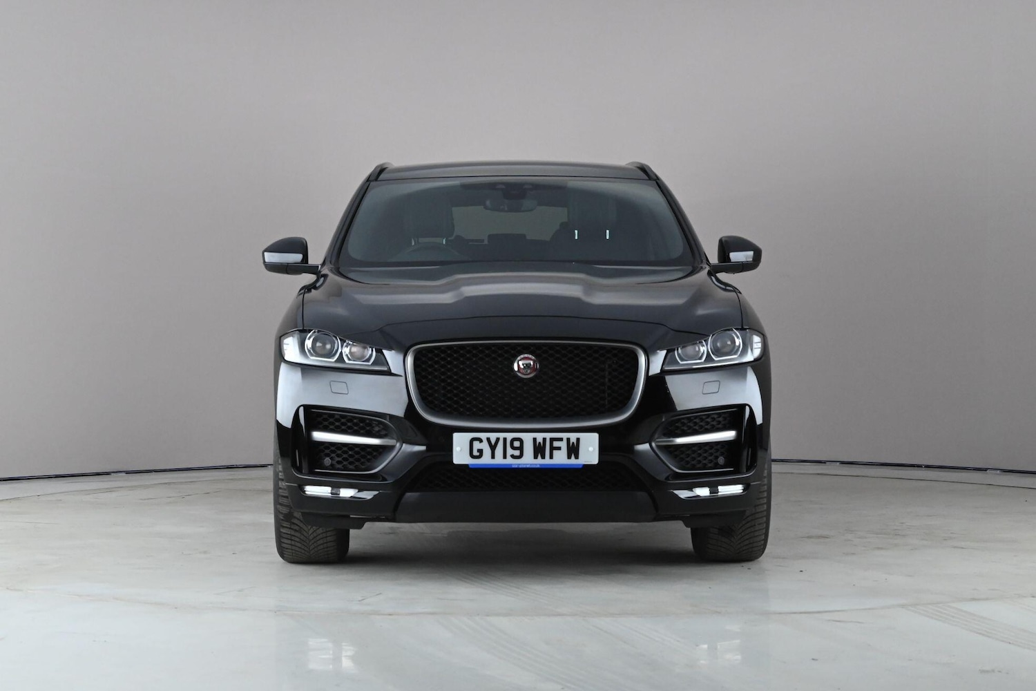Used Jaguar F-Pace 2019 for sale - 78063165: Photo 2