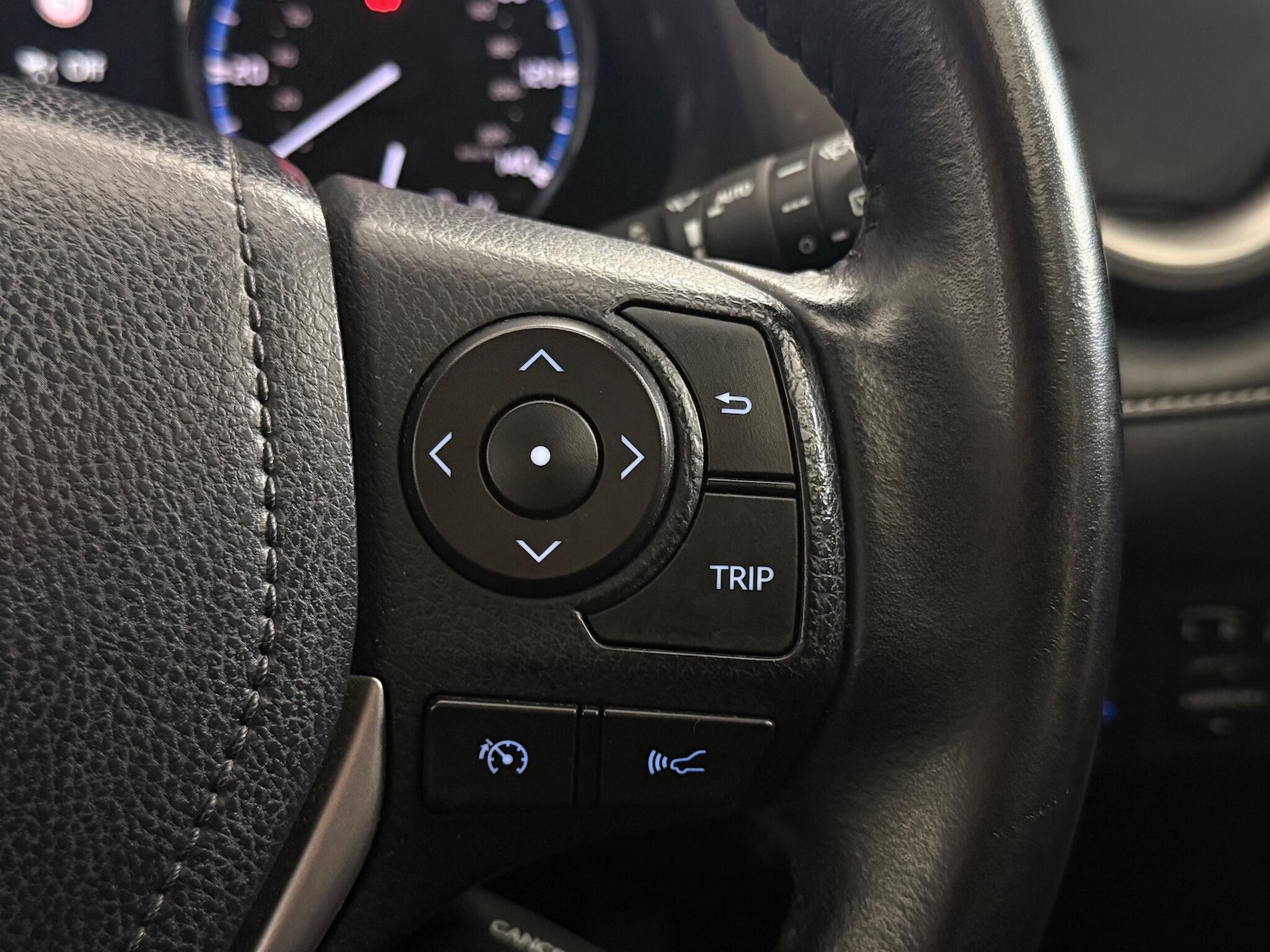 Used Toyota RAV4 2017 for sale - 76485138: Photo 25