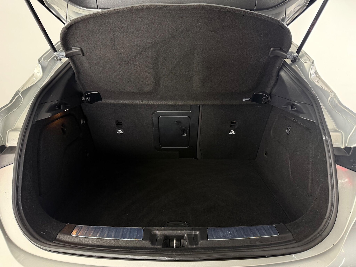 Used Infiniti Q30 2017 for sale - 76468745: Photo 12