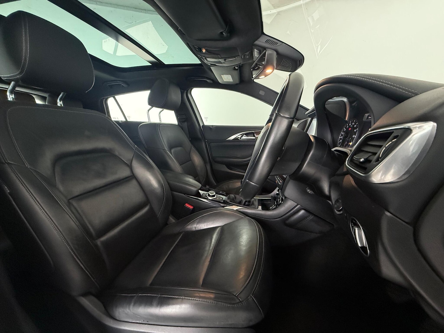 Used Infiniti Q30 2017 for sale - 76468745: Photo 14