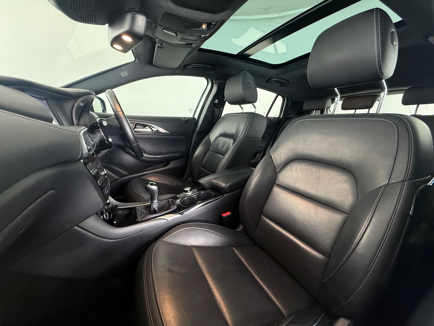 Used Infiniti Q30 2017 for sale - 76468745: Photo 15