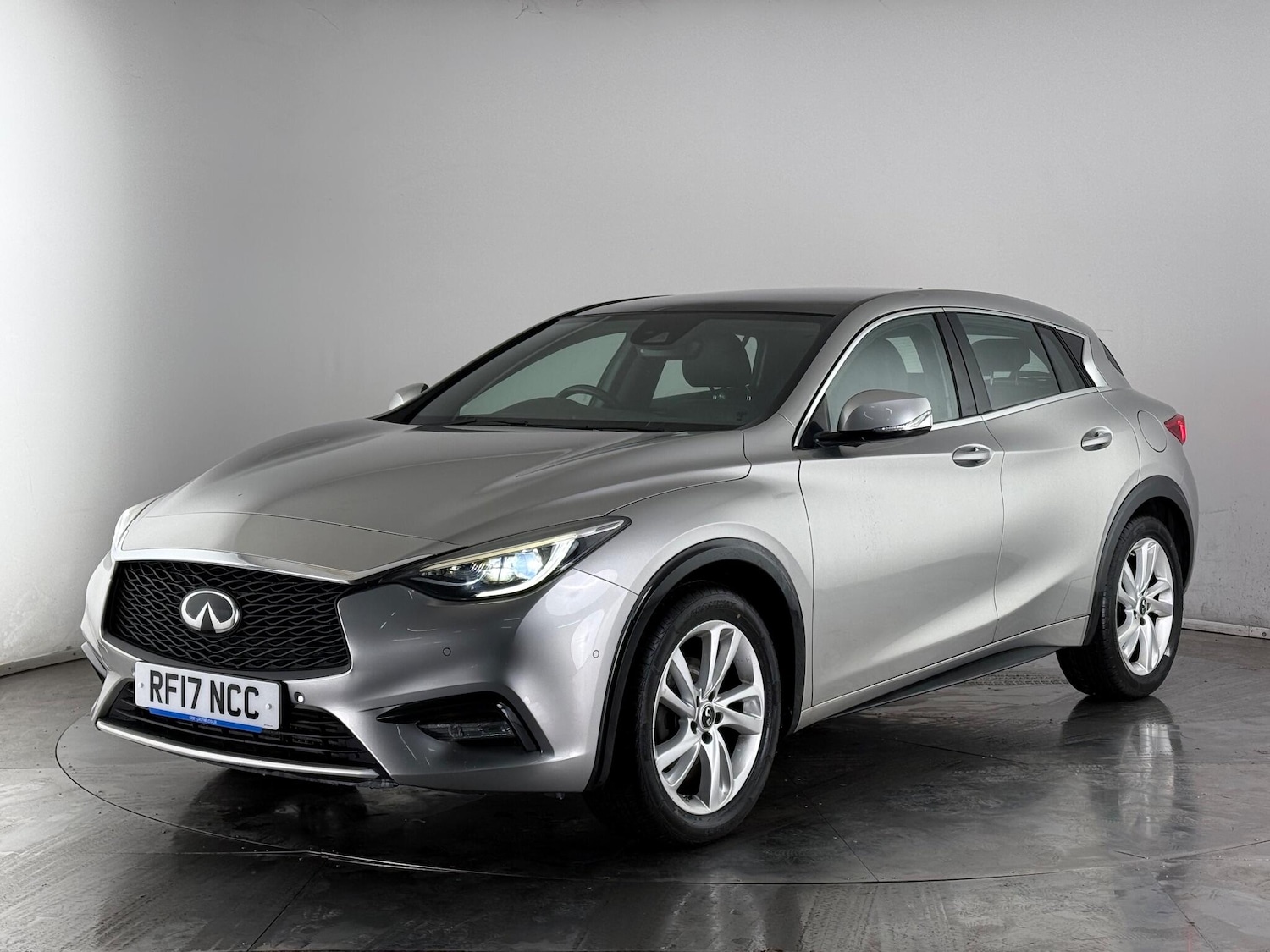 Used Infiniti Q30 2017 for sale - 76468745: Photo 4