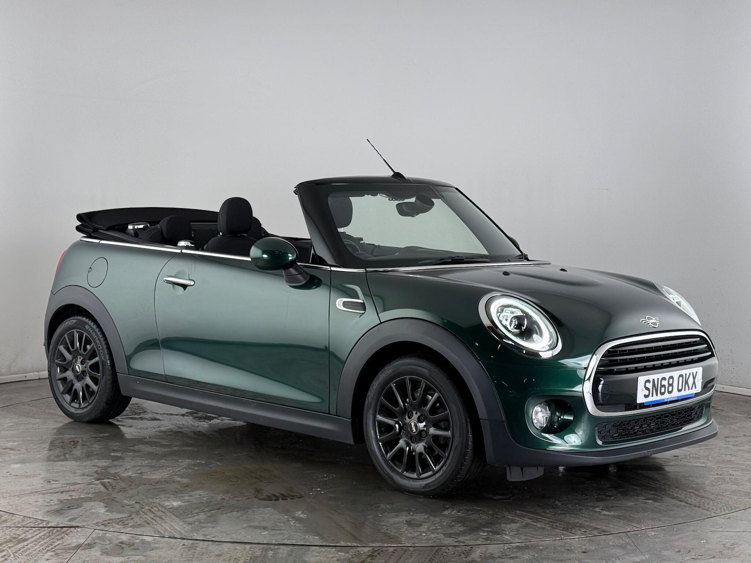 Used MINI Convertible 2018 for sale - 76935755: Photo 1