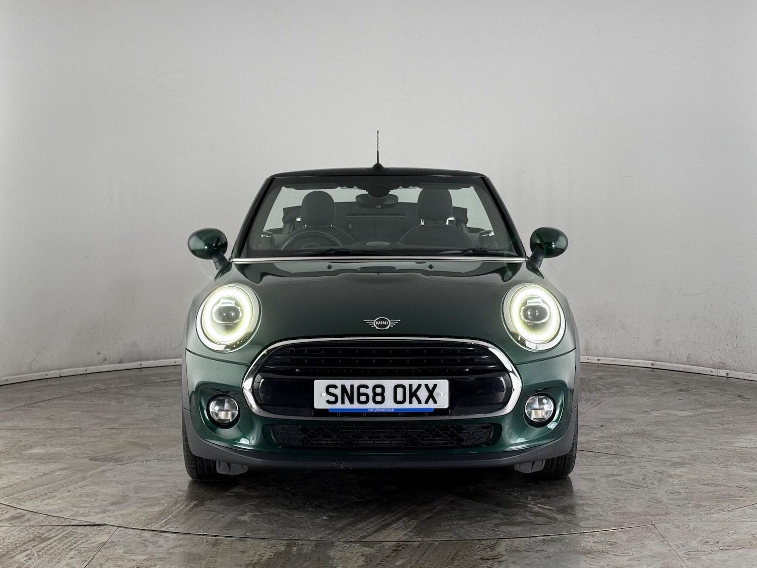 Used MINI Convertible 2018 for sale - 76935755: Photo 2