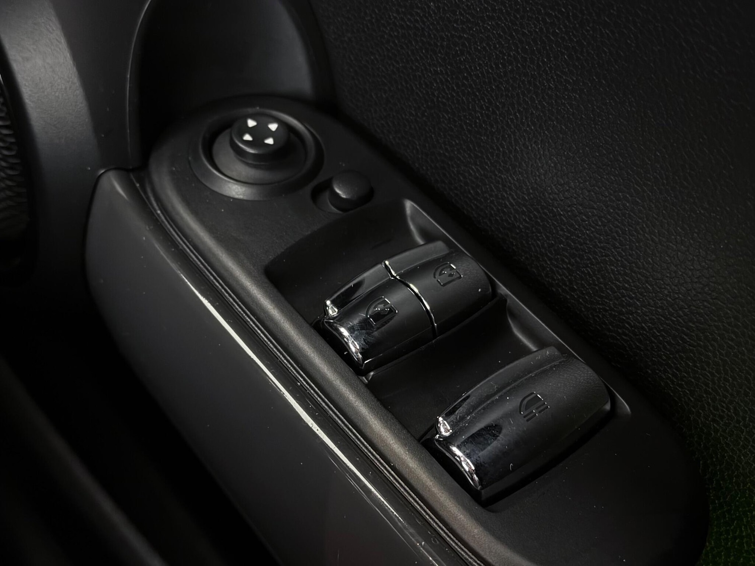 Used MINI Convertible 2018 for sale - 76935755: Photo 32