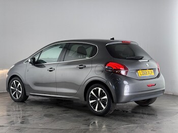 Used Peugeot 208 2018 for sale - 77259754: Photo