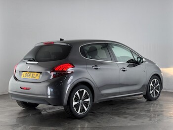 Used Peugeot 208 2018 for sale - 77259754: Photo