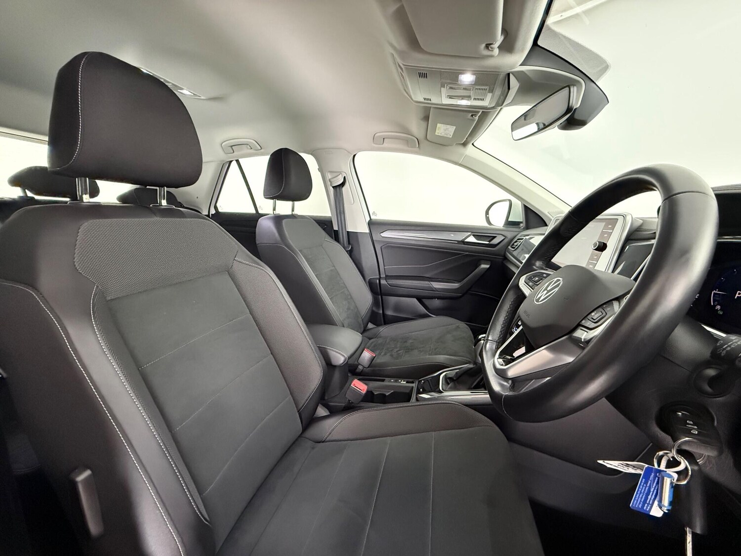 Used Volkswagen T-Roc 2023 for sale - 77575511: Photo 12