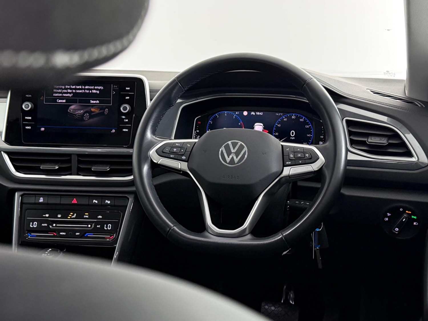 Used Volkswagen T-Roc 2023 for sale - 77575511: Photo 16