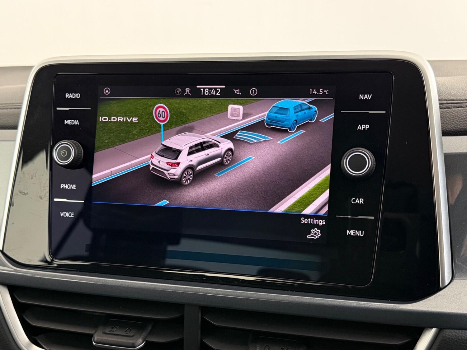 Used Volkswagen T-Roc 2023 for sale - 77575511: Photo 27