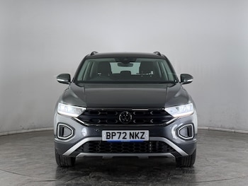 Used Volkswagen T-Roc 2023 for sale - 77550824: Photo