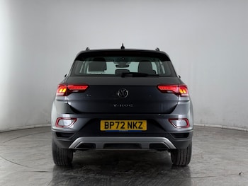 Used Volkswagen T-Roc 2023 for sale - 77550824: Photo