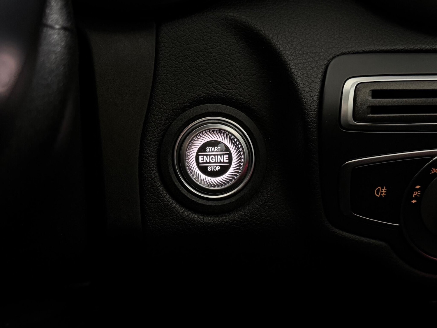 Used Mercedes-Benz C Class 2021 for sale - 76468143: Photo 40