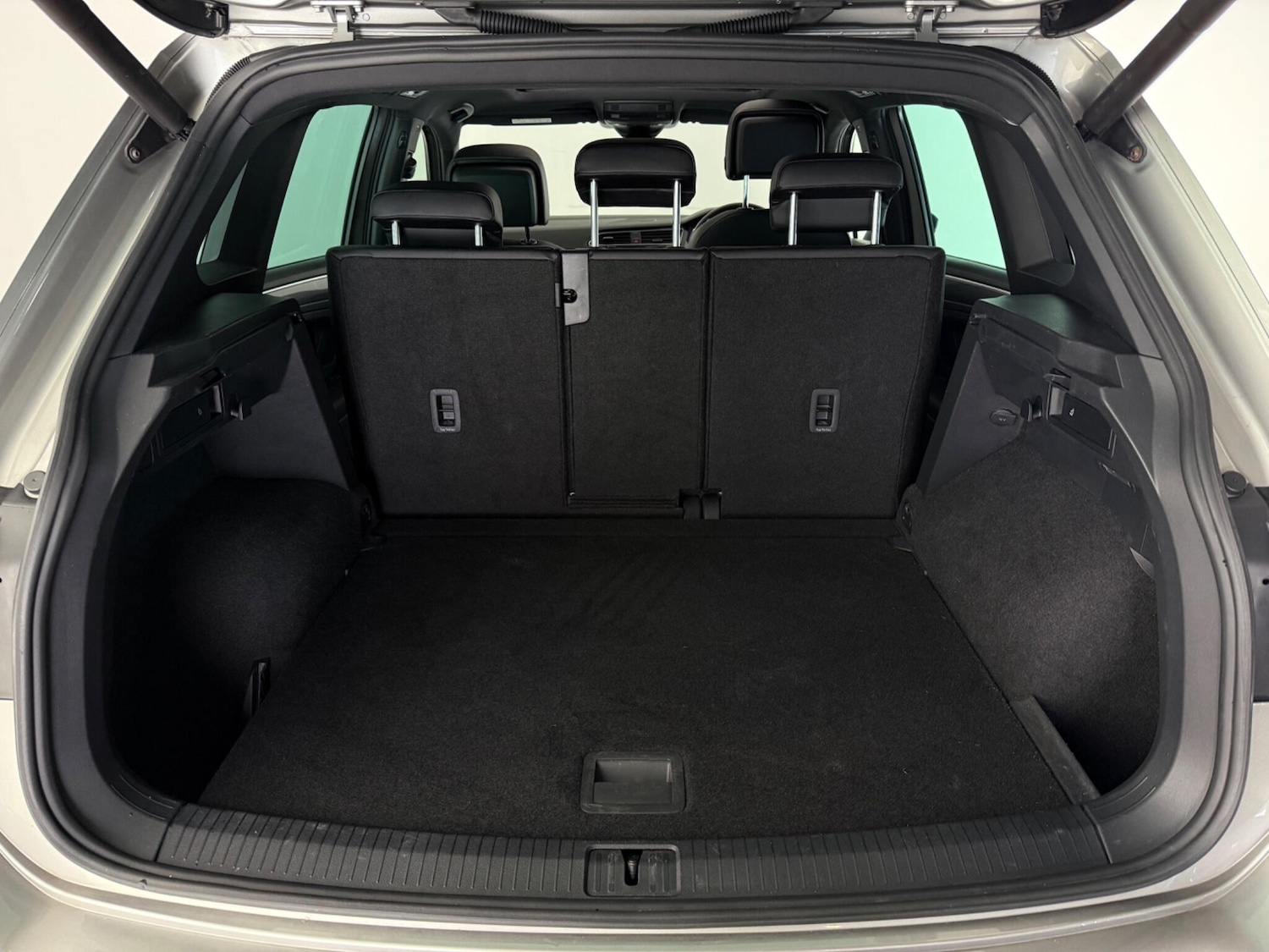 Used Volkswagen Tiguan 2018 for sale - 76468476: Photo 9