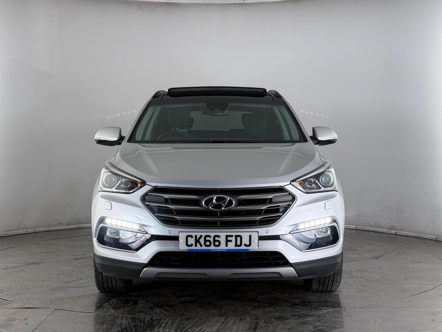 Used Hyundai Santa Fe 2016 for sale - 78107127: Photo 2