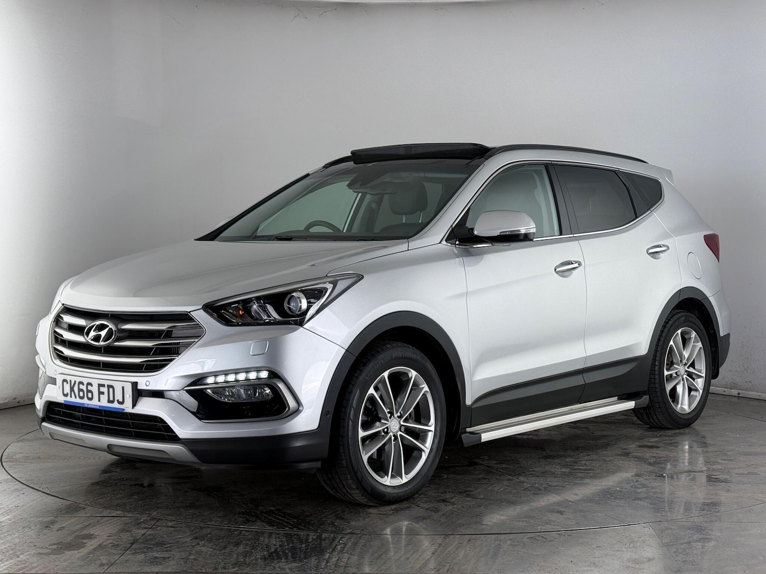 Used Hyundai Santa Fe 2016 for sale - 78107127: Photo 3