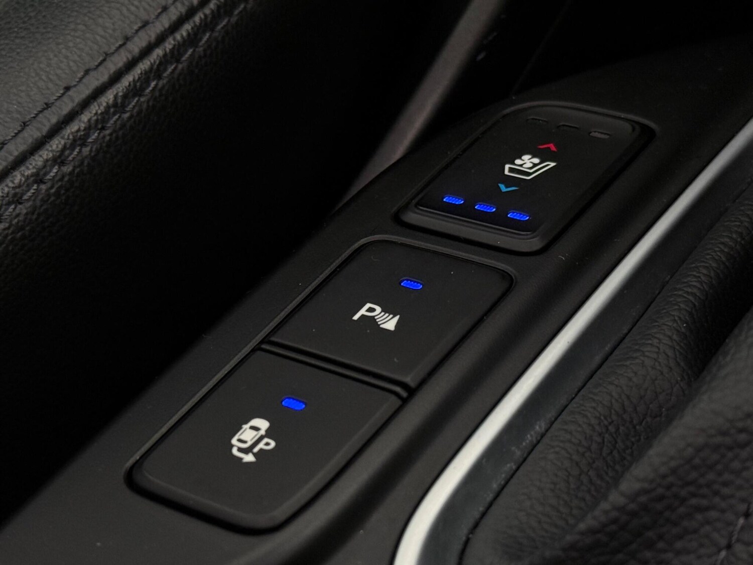 Used Hyundai Santa Fe 2016 for sale - 78107127: Photo 32