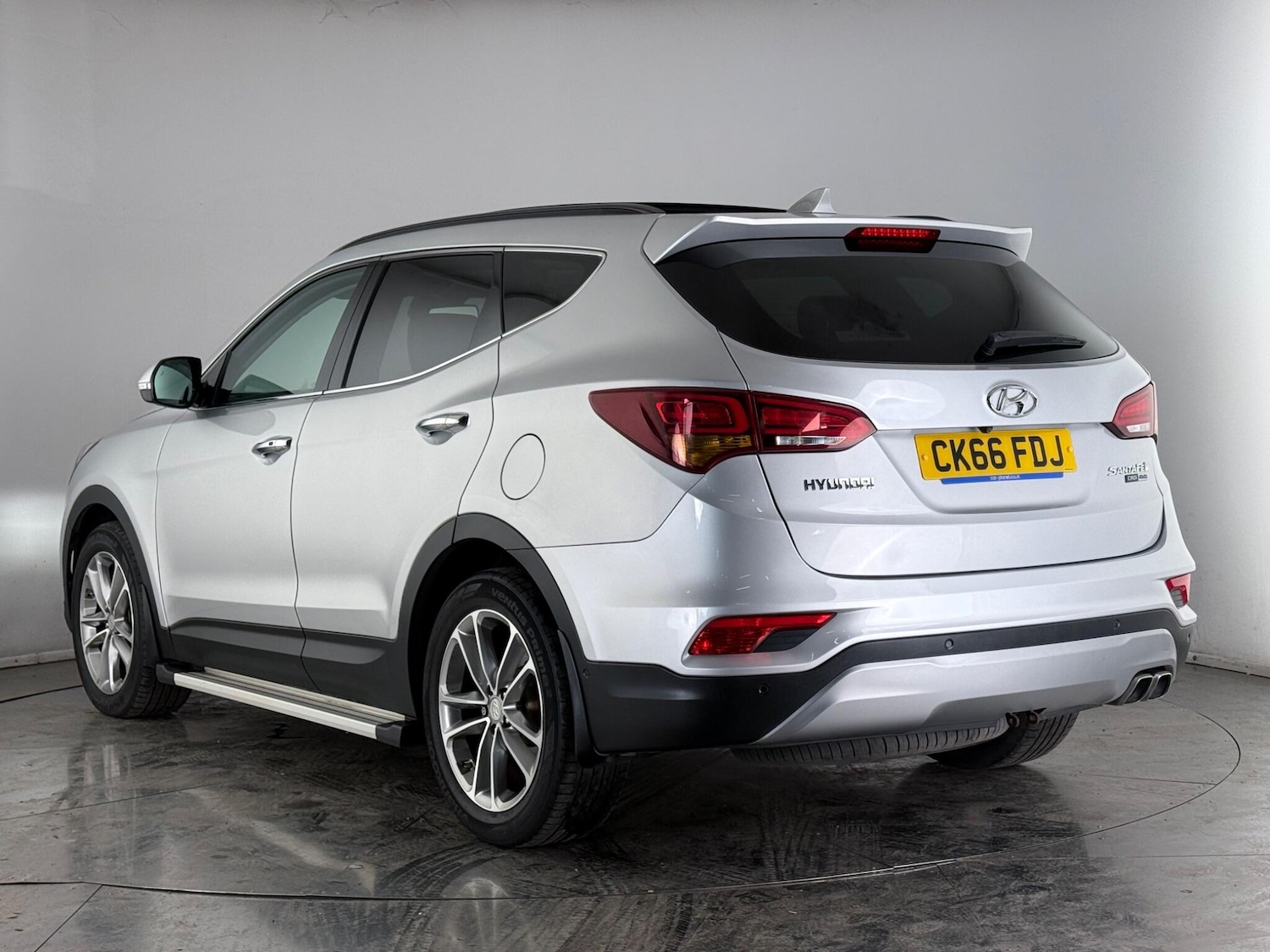 Used Hyundai Santa Fe 2016 for sale - 78107127: Photo 4