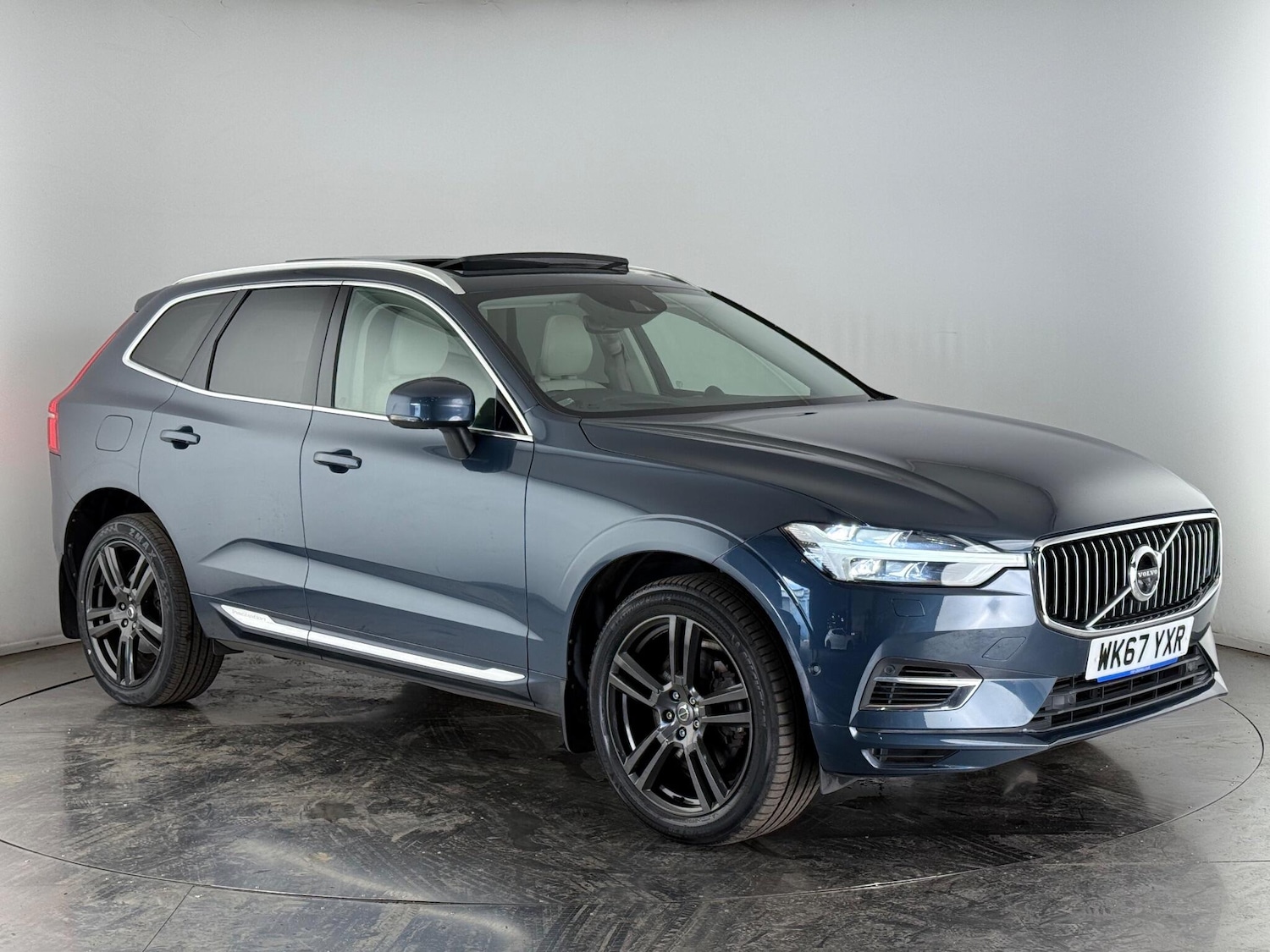 Used Volvo XC60 2017 for sale - 76468382: Photo 1