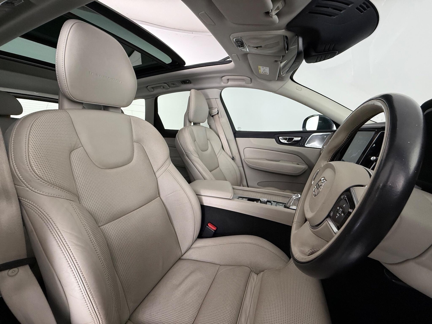 Used Volvo XC60 2017 for sale - 76468382: Photo 16