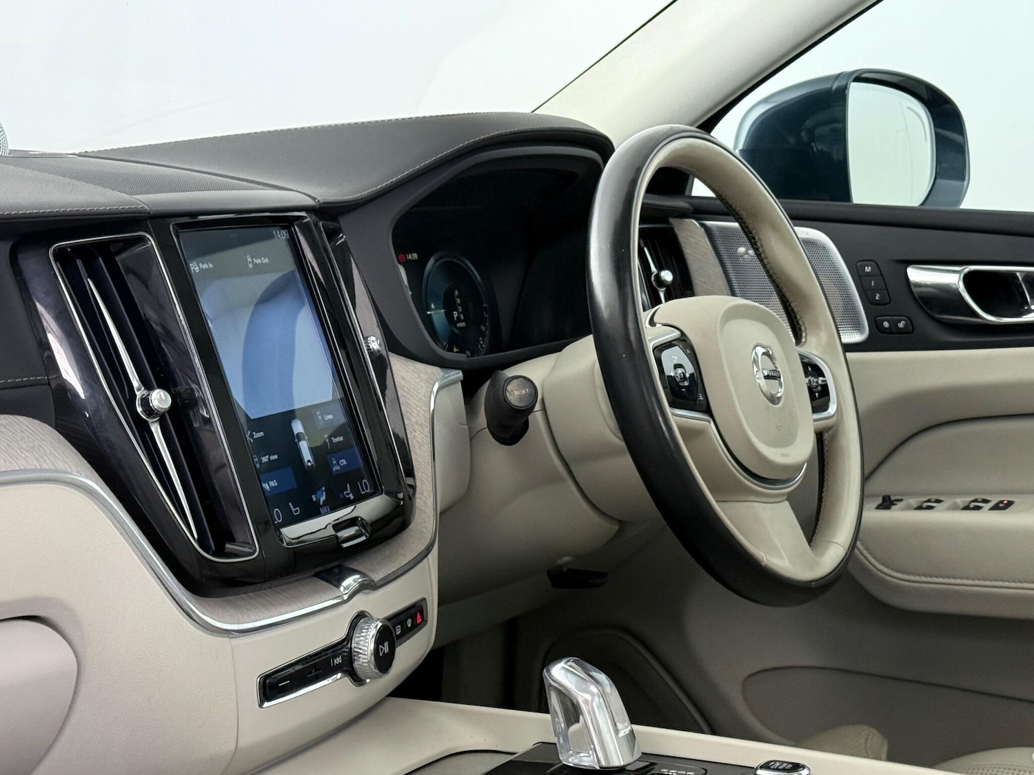 Used Volvo XC60 2017 for sale - 76468382: Photo 17