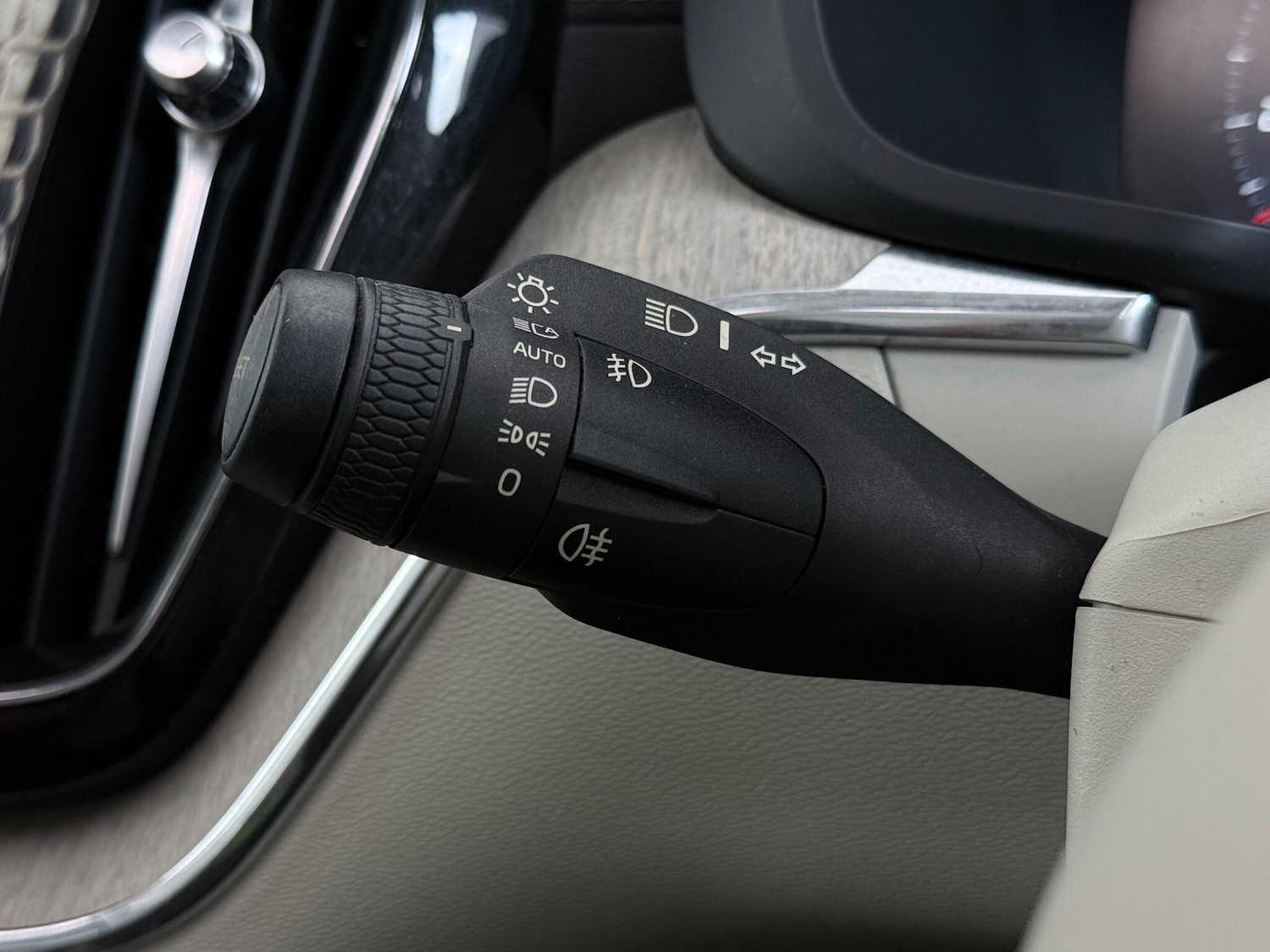 Used Volvo XC60 2017 for sale - 76468382: Photo 28