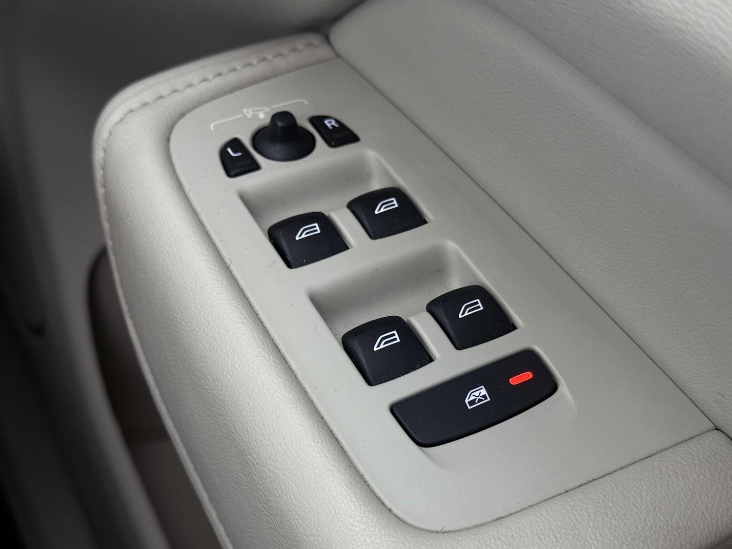 Used Volvo XC60 2017 for sale - 76468382: Photo 32