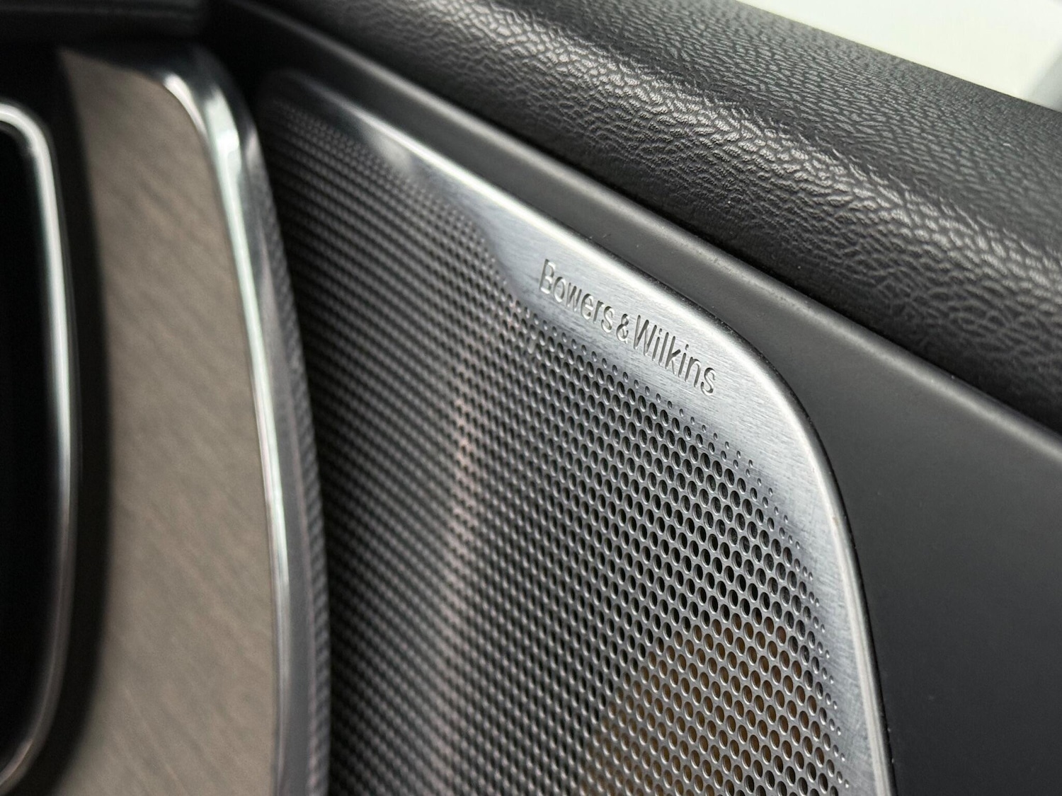 Used Volvo XC60 2017 for sale - 76468382: Photo 48