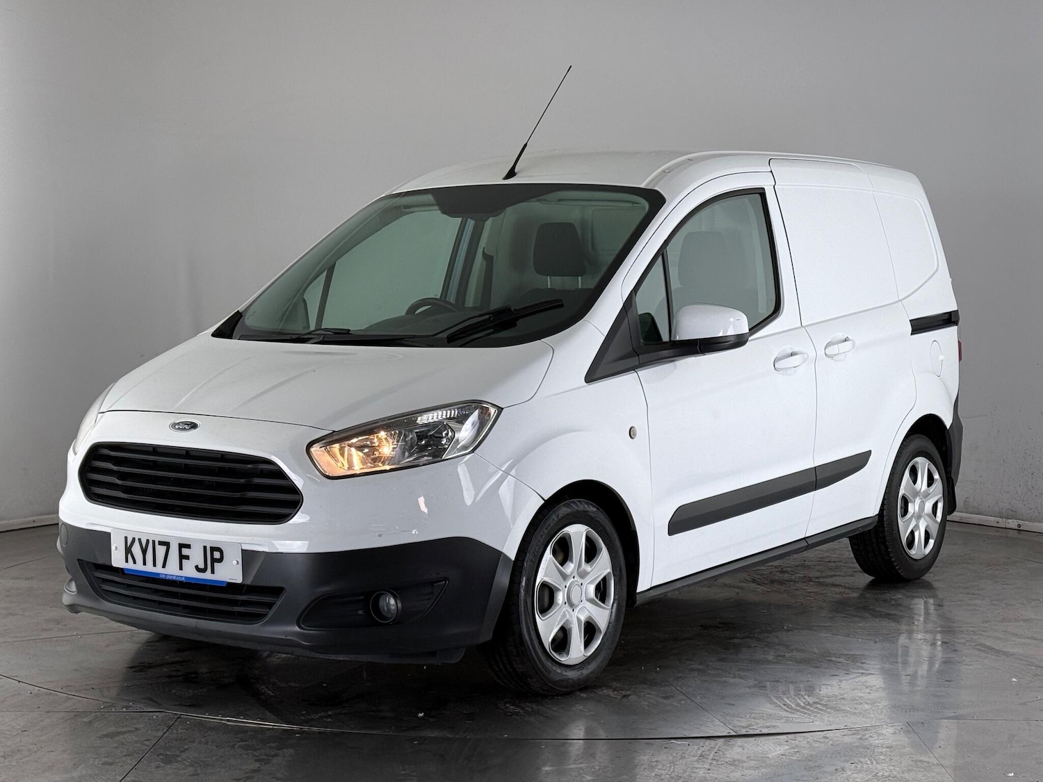 Used Ford Transit Courier 2017 for sale - 77222224: Photo 3