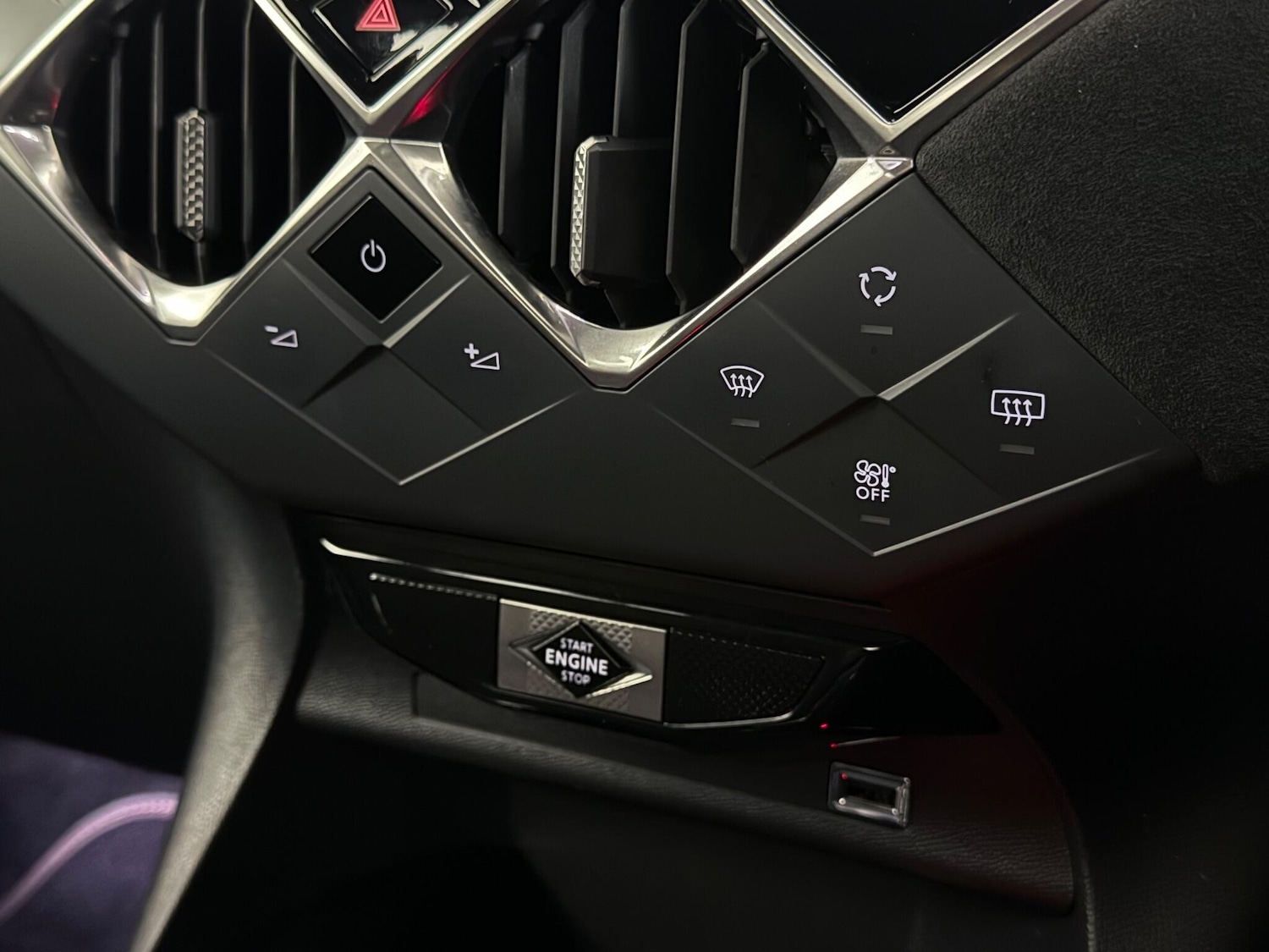 Used DS Automobiles DS 3 Crossback 2023 for sale - 76537760: Photo 48