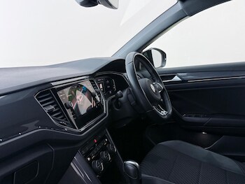 Used Volkswagen T-Roc 2021 for sale - 78867156: Photo