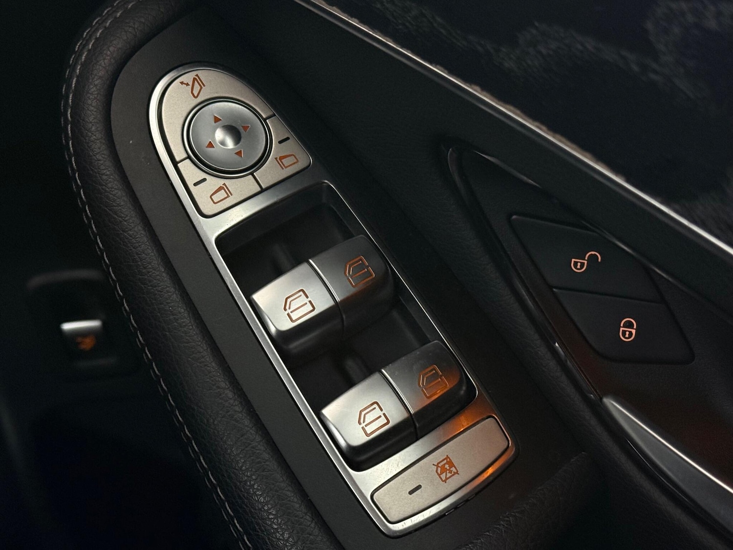 Used Mercedes-Benz GLC 2018 for sale - 76468105: Photo 23