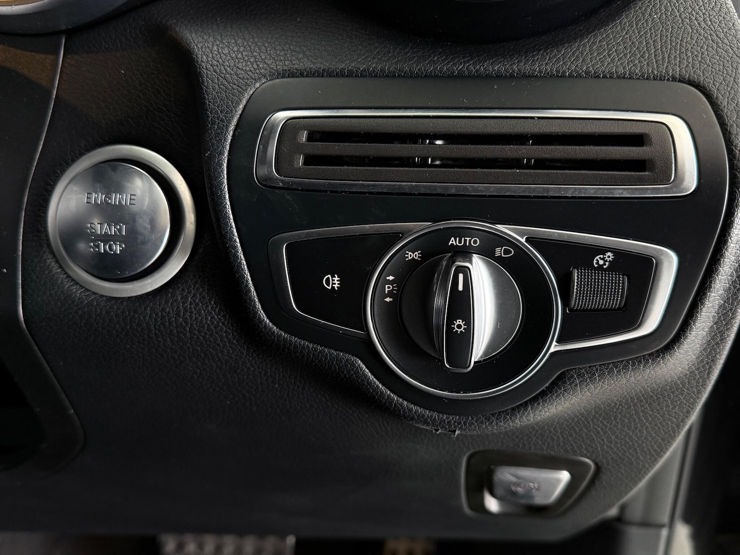 Used Mercedes-Benz GLC 2018 for sale - 76468105: Photo 24