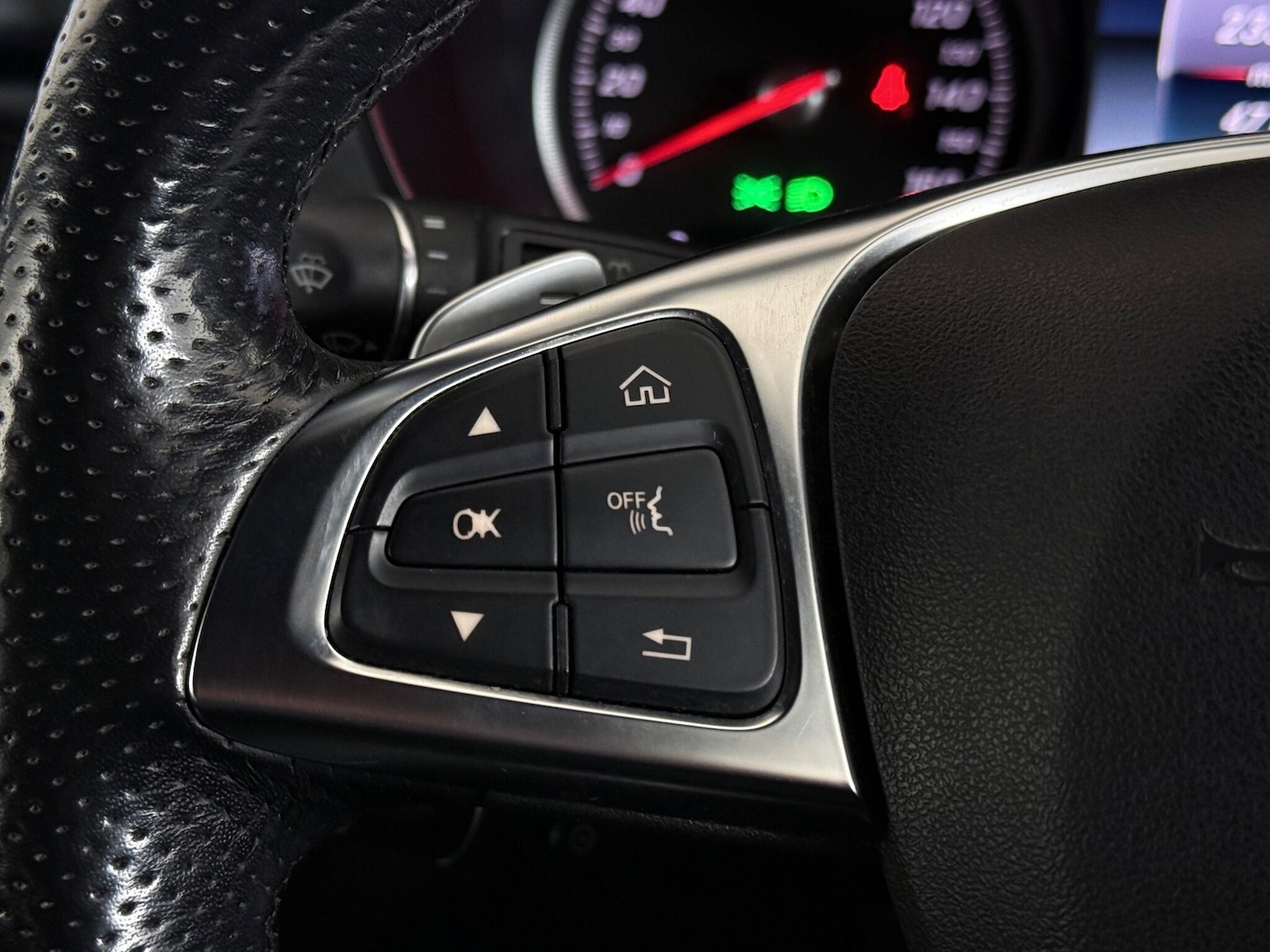 Used Mercedes-Benz GLC 2018 for sale - 76468105: Photo 28